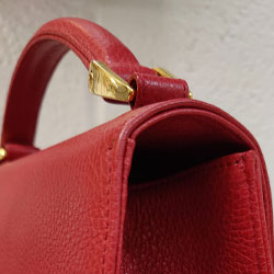 External visible seams - folded/tucked in
